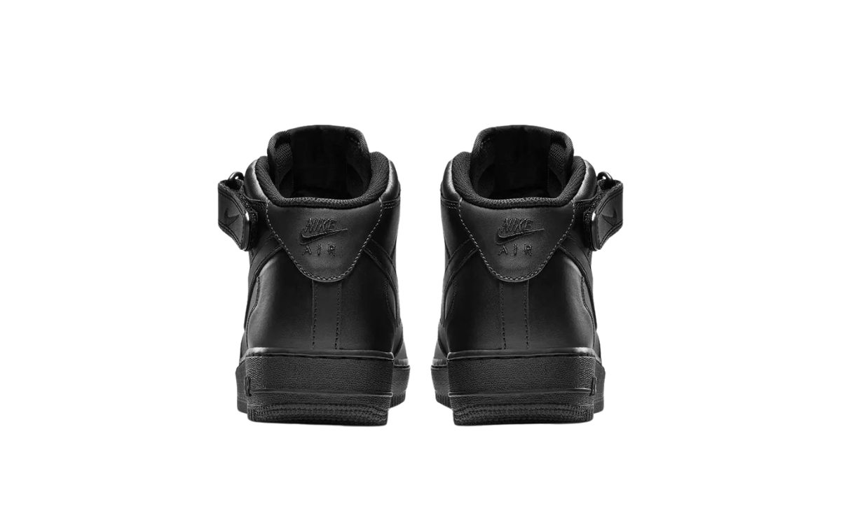 Nike Air Force 1 Mid ’07 triple Black - imagem 4