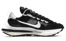 Sacai x Nike VaporWaffle Black and White - imagem 1